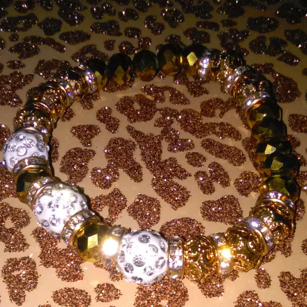 Women bracelet handmade stretchy gold/white new